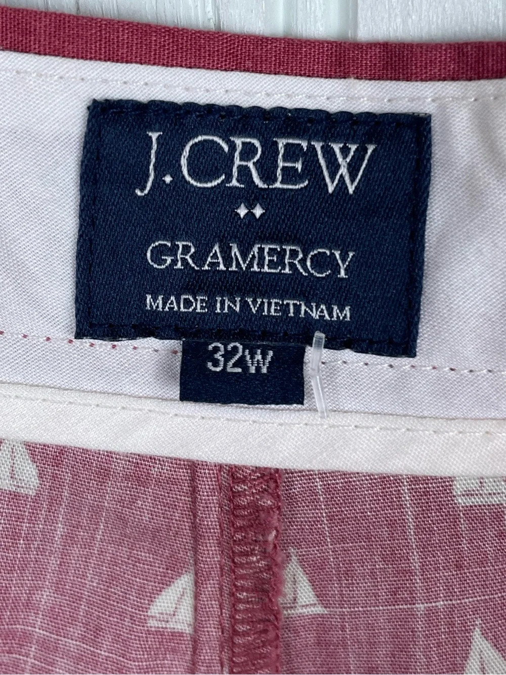 J. Crew Men's Gramercy 9 Inch Shorts Size 32W Red Sailboat Print Preppy Nautical